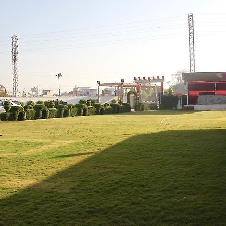 Vinayak Palace Hotel Mathura Exterior foto
