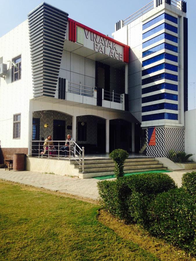 Vinayak Palace Hotel Mathura Exterior foto