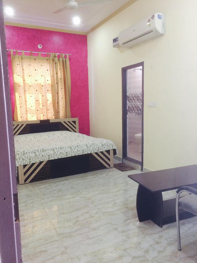 Vinayak Palace Hotel Mathura Exterior foto