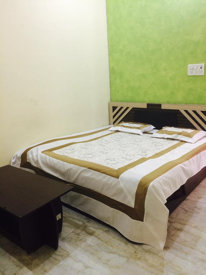 Vinayak Palace Hotel Mathura Exterior foto
