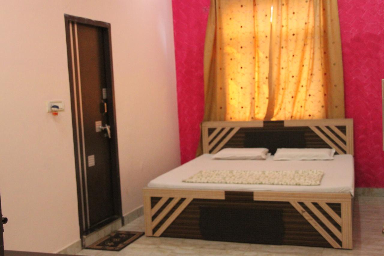 Vinayak Palace Hotel Mathura Exterior foto
