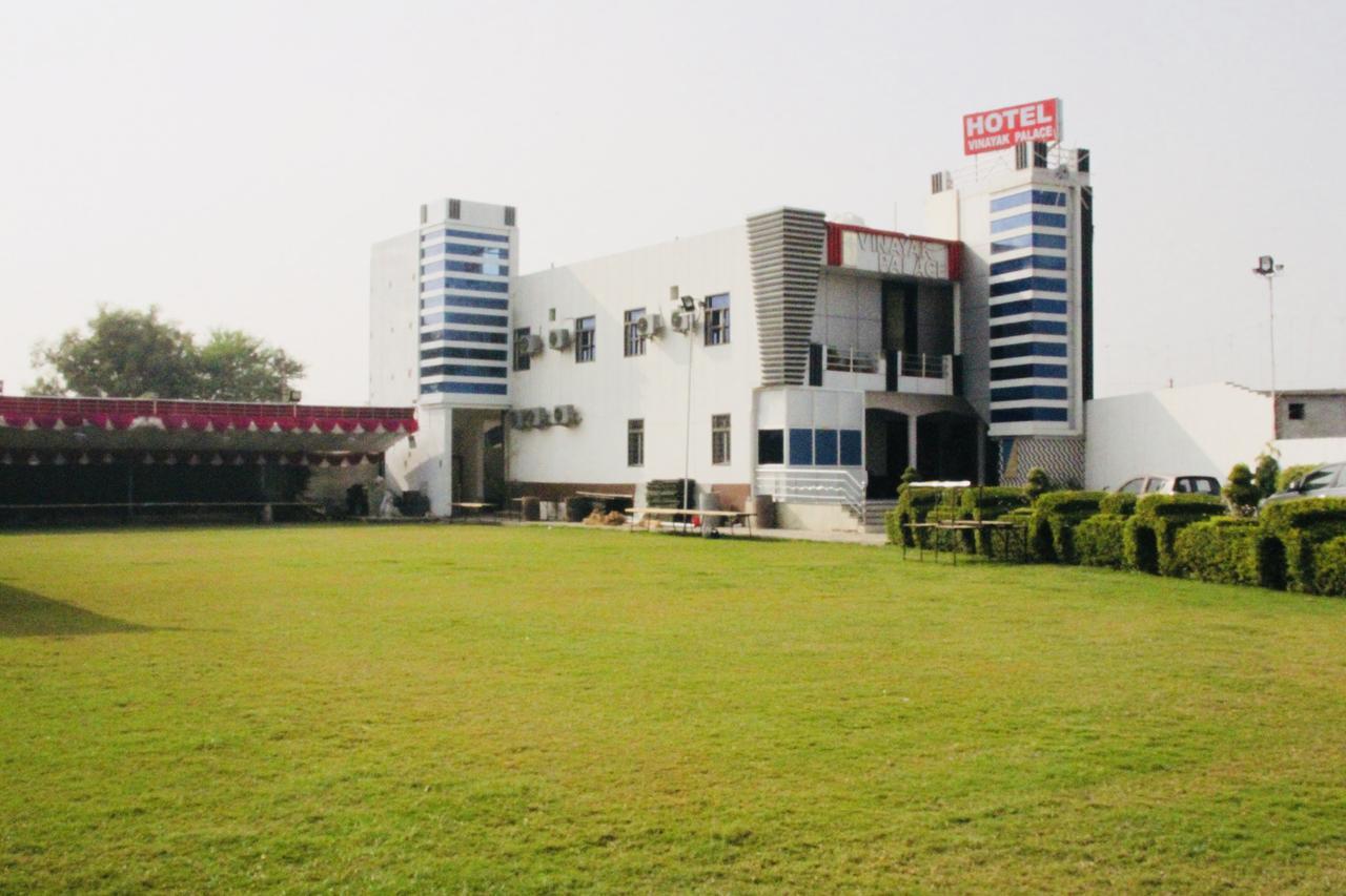 Vinayak Palace Hotel Mathura Exterior foto