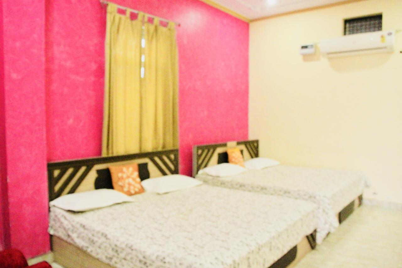 Vinayak Palace Hotel Mathura Exterior foto