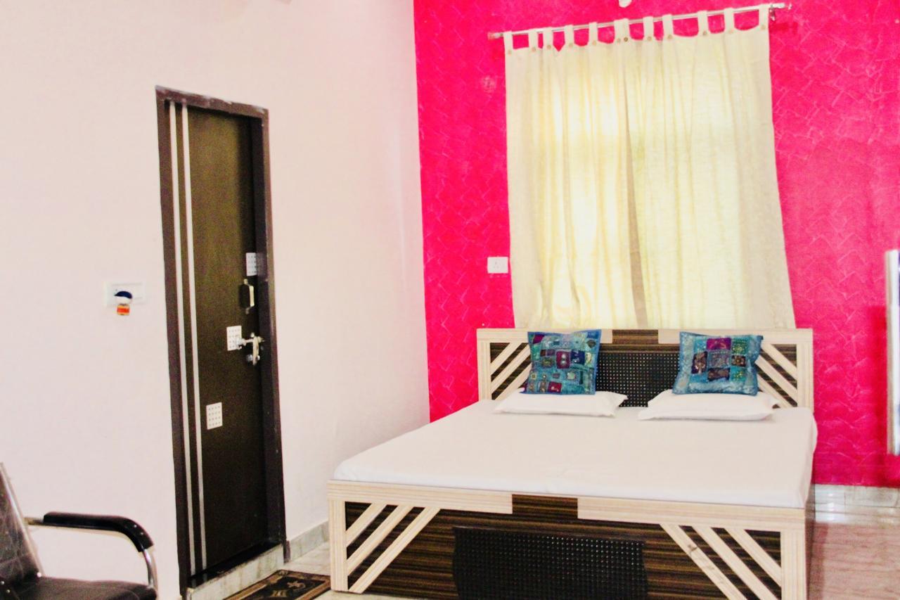Vinayak Palace Hotel Mathura Exterior foto