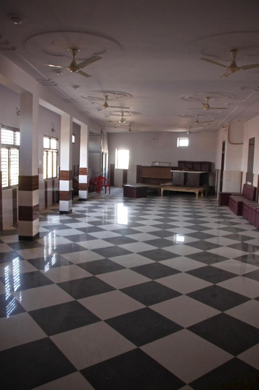 Vinayak Palace Hotel Mathura Exterior foto