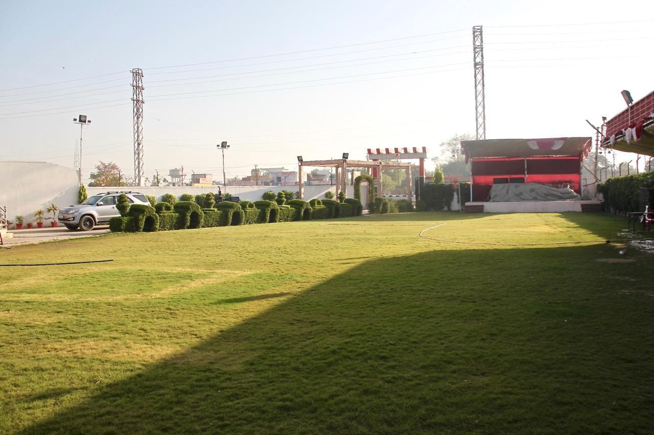 Vinayak Palace Hotel Mathura Exterior foto
