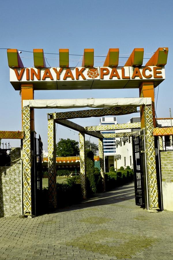 Vinayak Palace Hotel Mathura Exterior foto