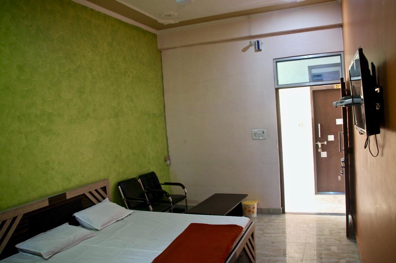 Vinayak Palace Hotel Mathura Exterior foto
